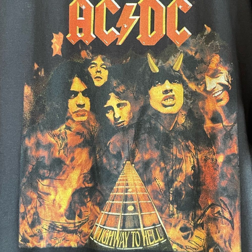 AC/DC t-shirt NWOT - Picture 2 of 4